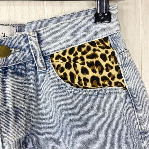 Polly Women's Cut Off Denim Shorts Animal Print Pockets Distressed Blue Size 0 - Picture 2 of 6